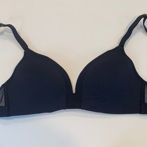 Lively All-Day Deep V No-Wire Navy Blue Mesh Detail Bra Women’s Size 32D